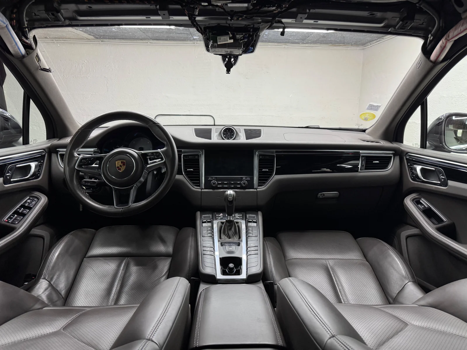 Intérieur Porsche Macan d'origine, avant personnalisation